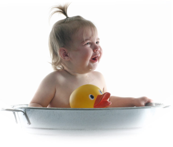 Что делать, если ребенок боится купаться в ванной