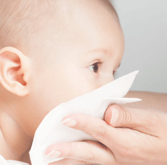Насморк у новорожденного: что делать, как не допустить осложнений